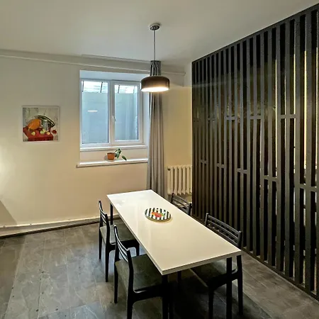 Apartment Artist